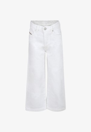 Jeans bianchi a gamba larga realizzati in cotone. Presentano un classico design a cinque tasche, chiusura frontale con bottone e sottili dettagli di cucitura.