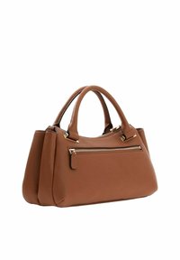 Sac à main en cuir marron avec double poignées, poche avant zippée et ferrures dorées sur fond blanc.