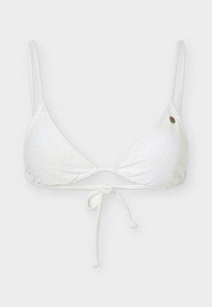 Haut de bikini triangulaire blanc texturé avec fines bretelles et fermeture par nœud à l'avant, présenté sur un fond clair uni.