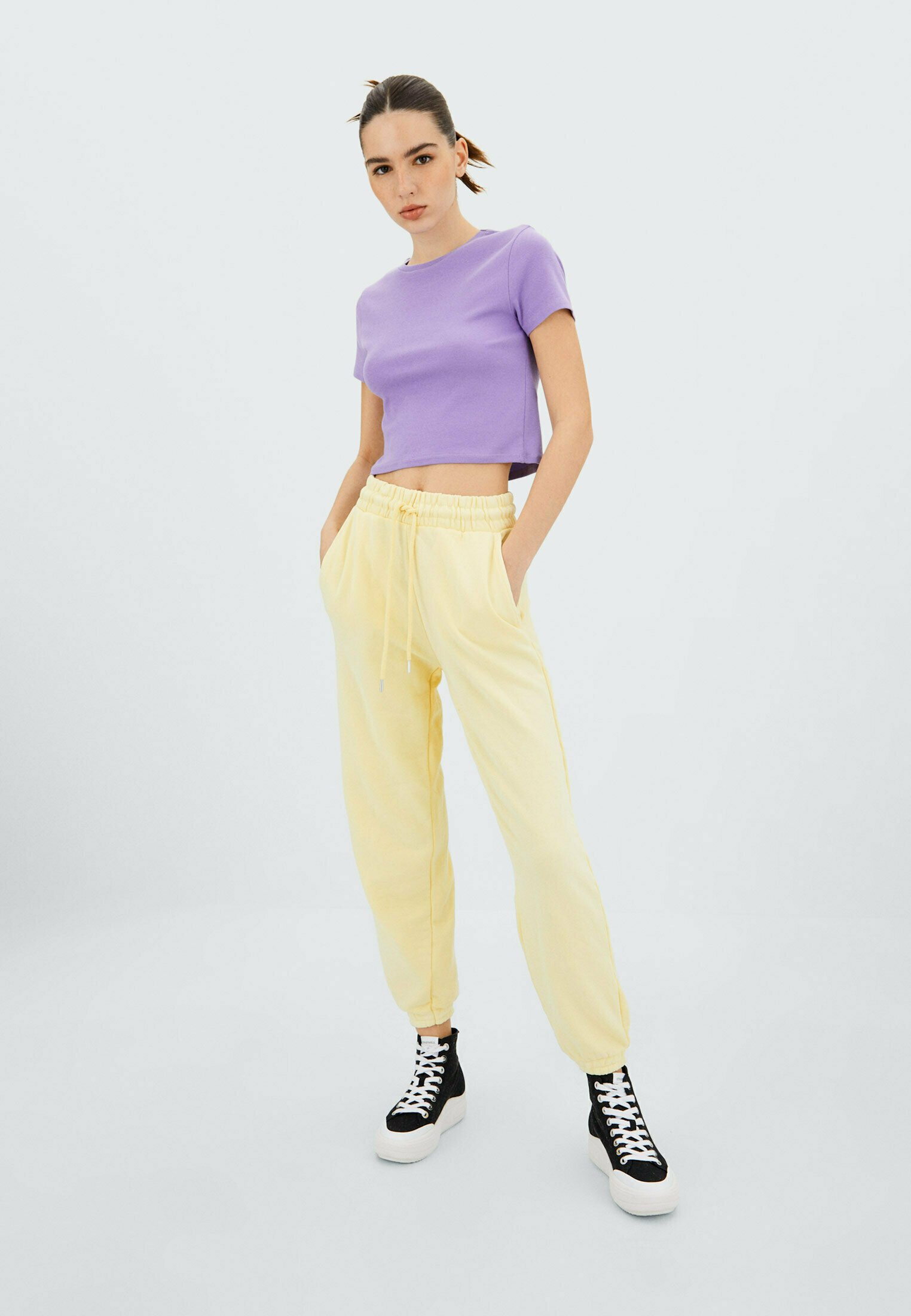 Stradivarius Pantaloni sportivi - yellow/giallo - Zalando.it