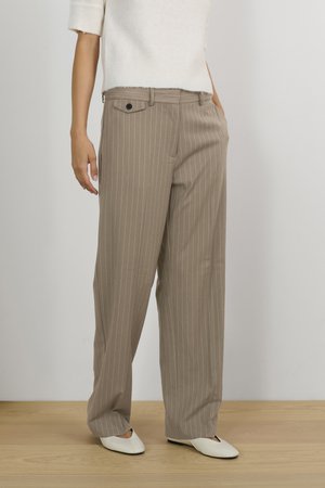 KBMILANO STRIPE  - Pantaloni - walnut