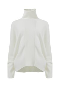 Witte trui met een hoge opstaande kraag, geribbelde textuur aan de voorkant en gevallen schouders. Heeft een ontspannen pasvorm en een zoom die omhoog buigt.