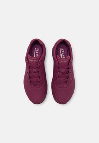 Skechers Matalavartiset tennarit - bordeaux