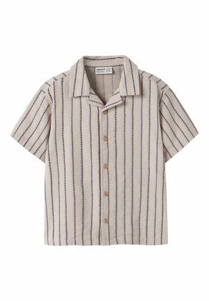 Beige kortærmet skjorte med smalle, lodrette sorte striber og træknapper, med en spredt krave.