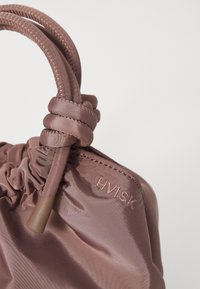 HVISK JOLLY MATTE TWILL - Handtasche - dusty mauve