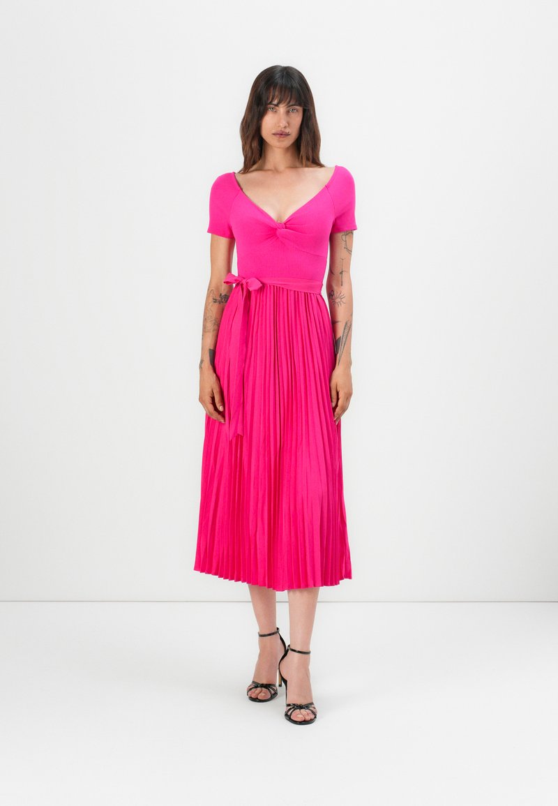 Guess Jurk donkerroze