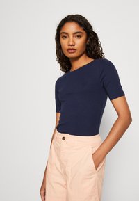 GAP Základné tričko - navy
