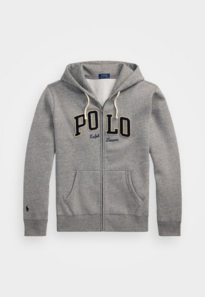 Grå zip-up hoodie lavet af blødt stof, med stort "POLO" tryk i marineblå, snoretræk i hætten og kengurulommer.