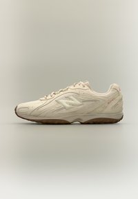 Неизбран, off white / red