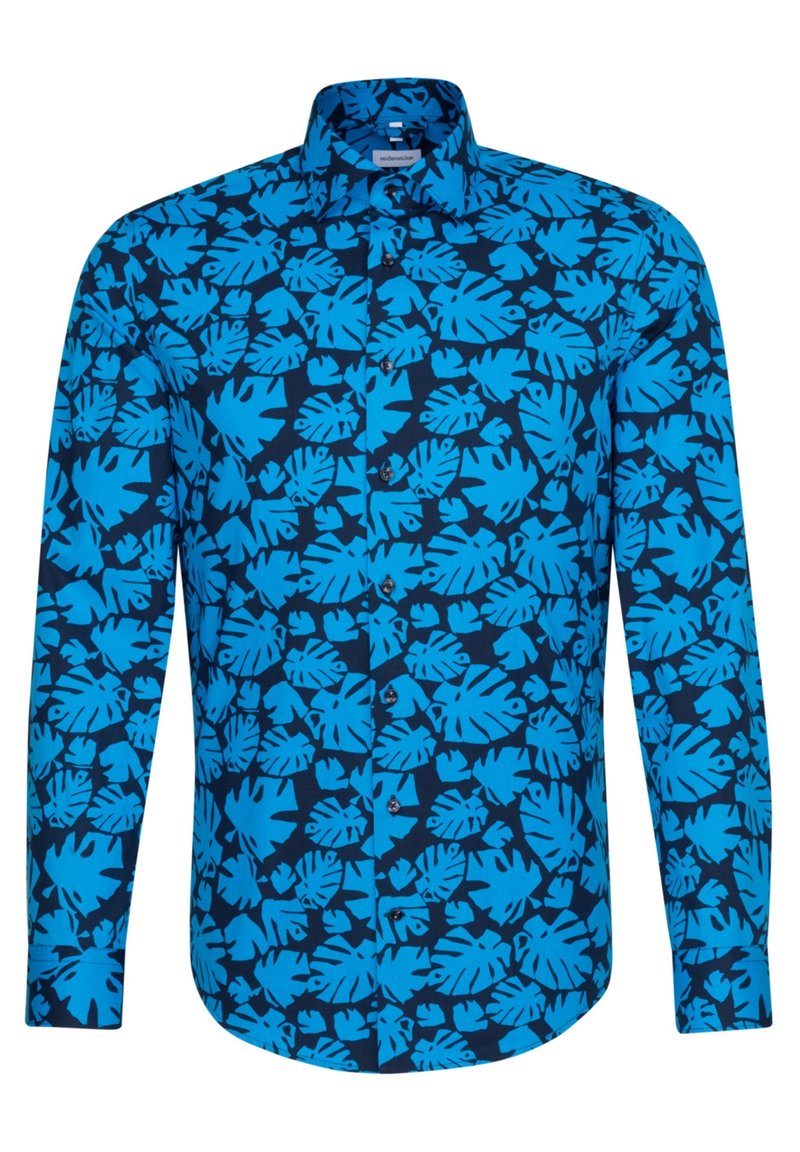 Niebieska koszula z długim rękawem na ciemnogranatowym tle, zdobiona żywym turkusowym wzorem liści. Kołnierzyk zapinany na guziki oraz guziki z przodu.