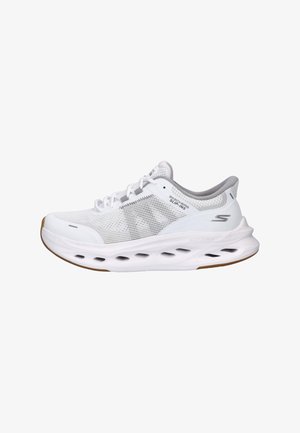Witte Skechers sportschoen met bovenwerk van gaas, gedempte zool met ventilatiegaten en een instapdesign.
