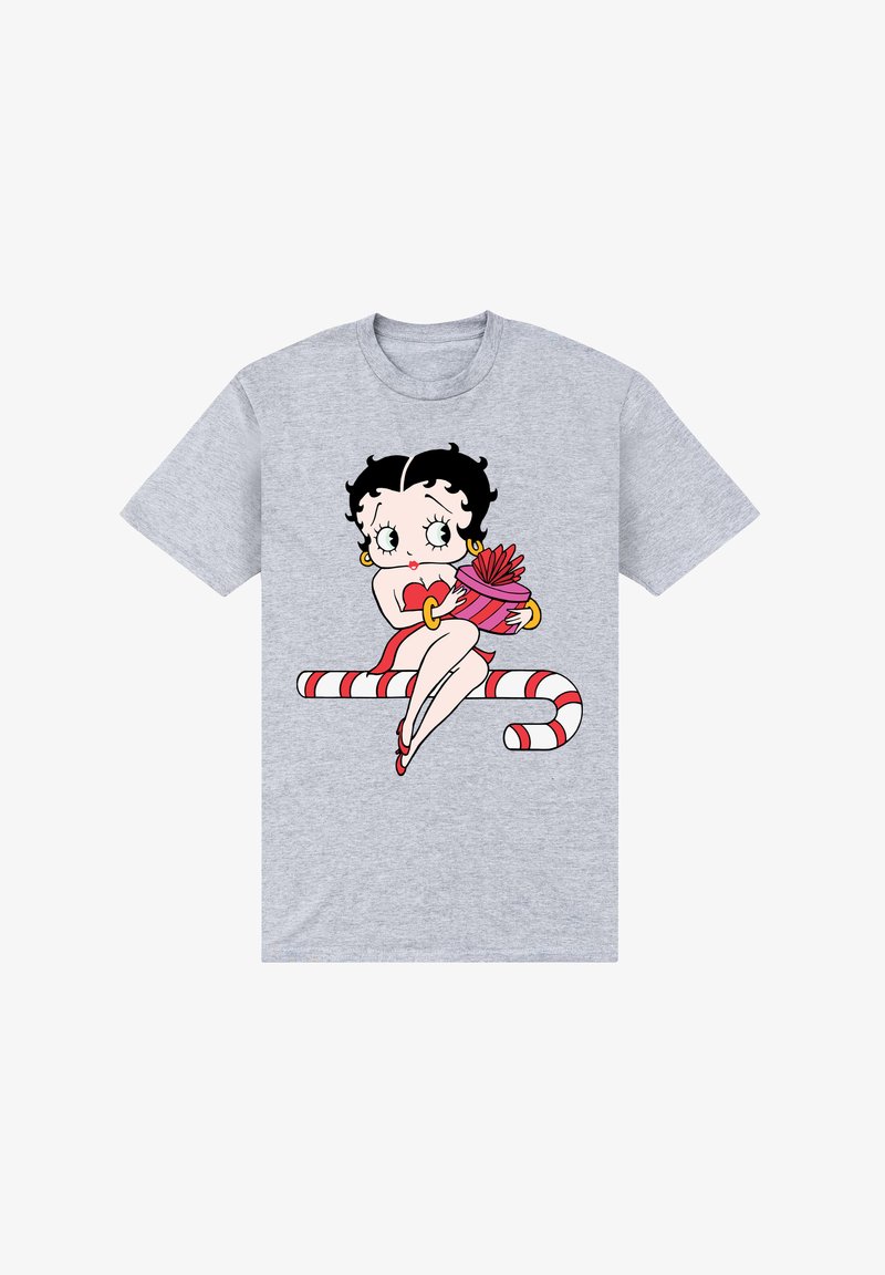 Šedé tričko s krátkým rukávem, na kterém je karikatura postavy s černými vlasy, červenými šaty a dárkem na pozadí pruhovaného cukrového klacku.