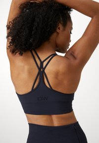 ICANIWILL DEFINE SEAMLESS BRA - Sujetadores deportivos con sujeción ligera - navy