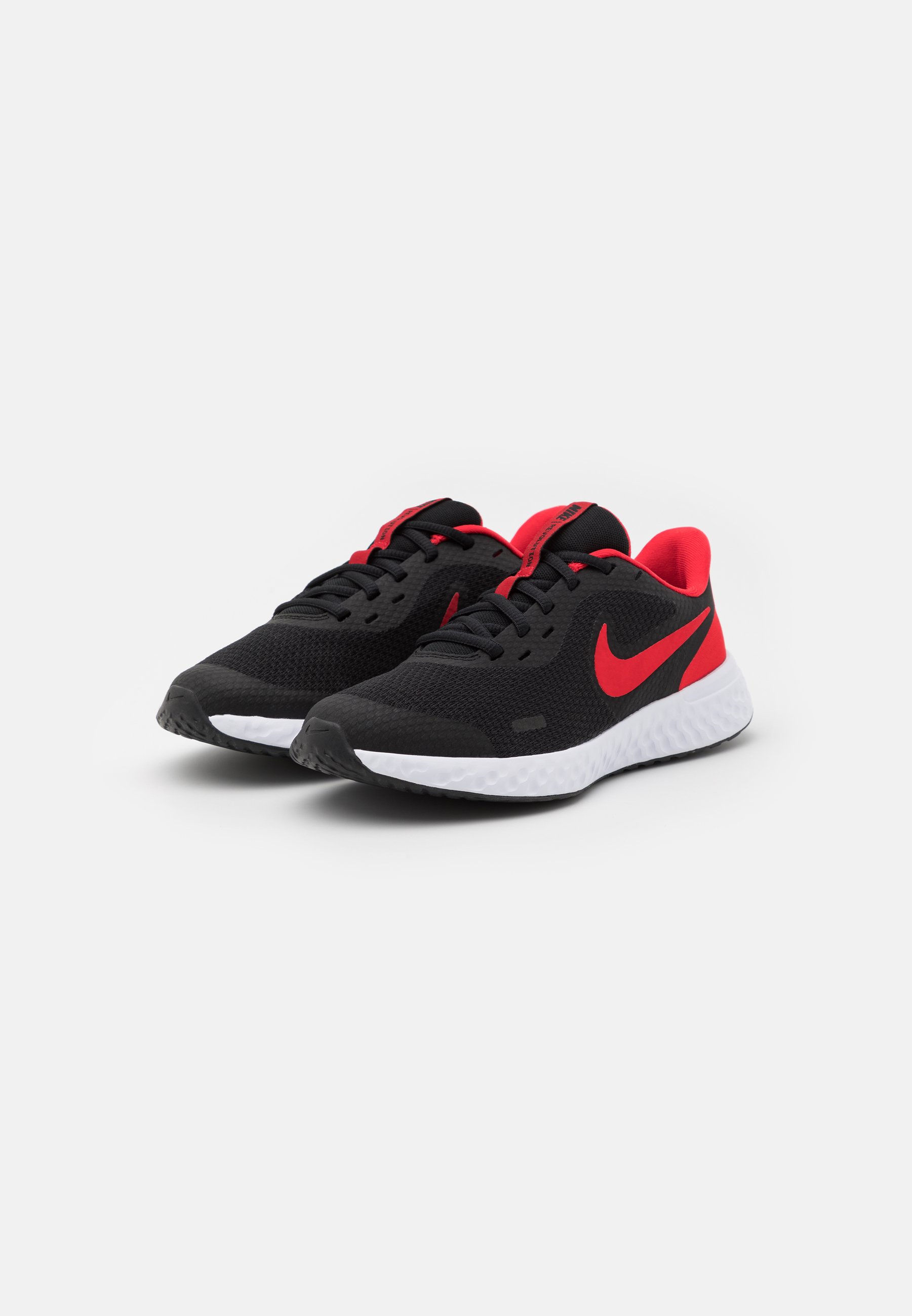 nike revolution 5 black and red