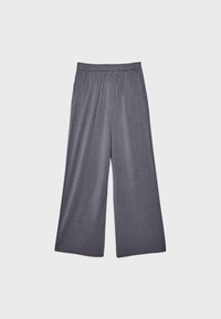 Pantalon gris à jambes larges avec des plis et une taille élastique, posé à plat sur un fond clair uni.