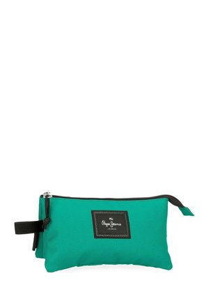 Bolsa rectangular de tela verde azulado con cremallera y asa negras, con un parche con el logo negro de Pepe Jeans London en la parte frontal.