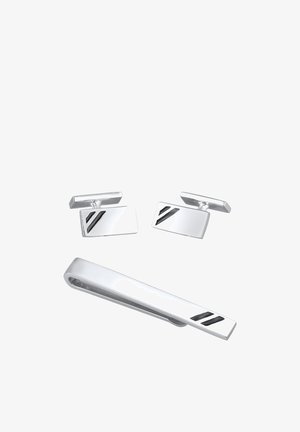 Sølv manschettknapper og slipsenål sæt med rektangulære designs med sorte diagonale striber og polerede overflader. Glat tekstur, moderne stil.