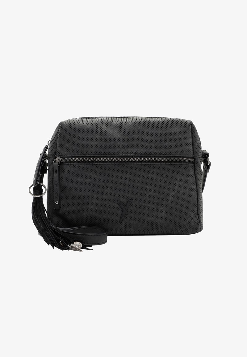 Czarna, perforowana skórzana torba na ramię z zamkiem błyskawicznym, ozdobą z frędzelków oraz regulowanym paskiem. Charakteryzuje się eleganckim, prostokątnym kształtem.