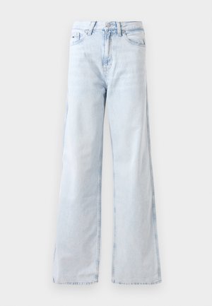 Jasnoniebieskie dżinsy z szerokimi nogawkami i wysokim stanem, wykonane z denimu. Posiadają pięć kieszeni, zamek błyskawiczny oraz subtelne przetarcia. Czyste detale szwów.