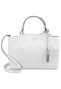 Sac à main synthétique blanc avec des bordures noires, poignées supérieures doubles, bandoulière amovible, plaque logo dorée et étiquette suspendue.