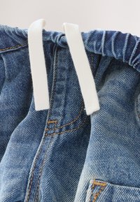 Niet geselecteerd, mid blue tint denim