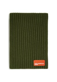Cachecol de malha canelada verde escuro com um pequeno rótulo retangular laranja a dizer "Karl Lagerfeld Jeans" em fundo branco.