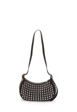 Borsa a spalla nera con accenti di borchie argento, forma curva, tracolla regolabile e chiusura a zip. Realizzata in materiale resistente.