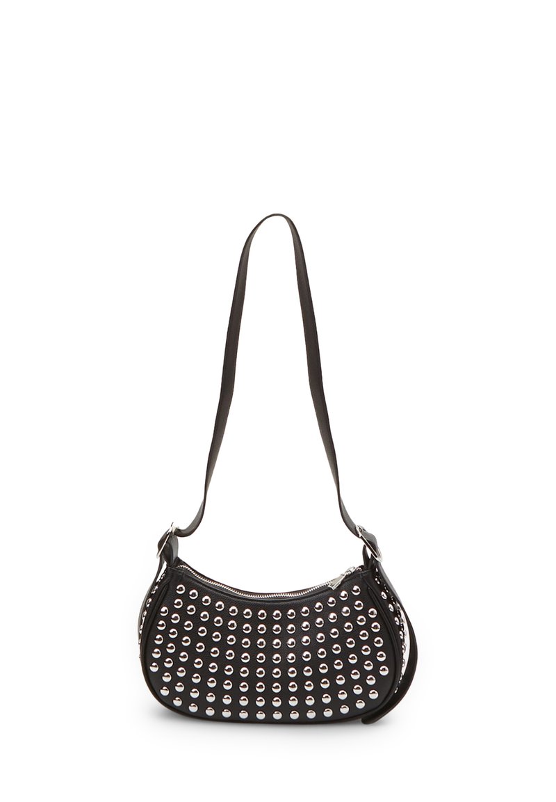 Borsa a spalla nera con accenti di borchie argento, forma curva, tracolla regolabile e chiusura a zip. Realizzata in materiale resistente.