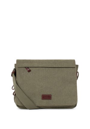 Sac messenger en toile vert olive avec bandoulière réglable, rabat avant et petite étiquette logo en cuir marron.