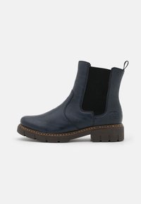 Bottine en cuir bleu marine avec panneaux latéraux élastiques, tige texturée, semelle robuste marron et languette pour un enfilage facile.