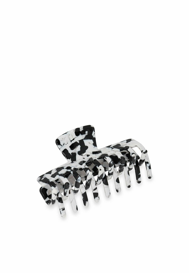 Zwart-wit gemarmerde haarclaw van glanzend plastic, met een compact ontwerp, brede, in elkaar grijpende tanden en een gebogen bovenkant.