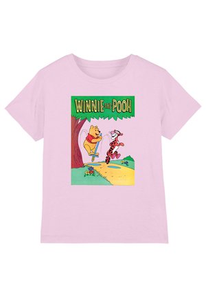 Hellrosa Hemd mit buntem Bild von Winnie Puuh und Tigger, die unter einem grünen Banner mit der Aufschrift "Winnie Puuh" auf einem Pogo-Stick spielen.