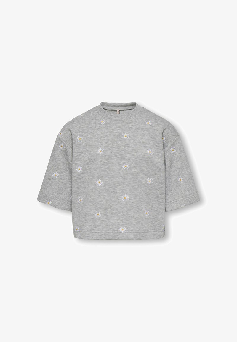 Sweat-shirt gris clair à manches courtes avec des imprimés de marguerites blanches et jaunes dispersées sur le tissu.
