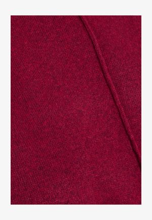 Échantillon de tissu texturé dans un riche bordeaux, présentant un tissage doux avec un motif subtil et une finition lisse.