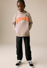 Next REGULAR FIT - GRAPHIC  - Sweat à capuche - stone vibes