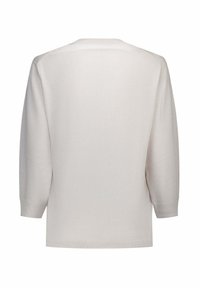 Pull en tricot blanc, avec des manches trois-quarts, un large col et un ourlet côtelé. Texture lisse sans motifs visibles.