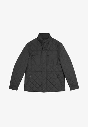 Giacca trapuntata nera con collo alto, due tasche sul petto e una tasca laterale con zip. Il tessuto appare liscio con una finitura opaca.