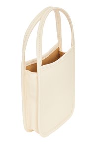 Piccola borsa a mano color crema realizzata in materiale testurizzato. Presenta due manici e un'apertura superiore. L'interno è in tessuto marrone chiaro.