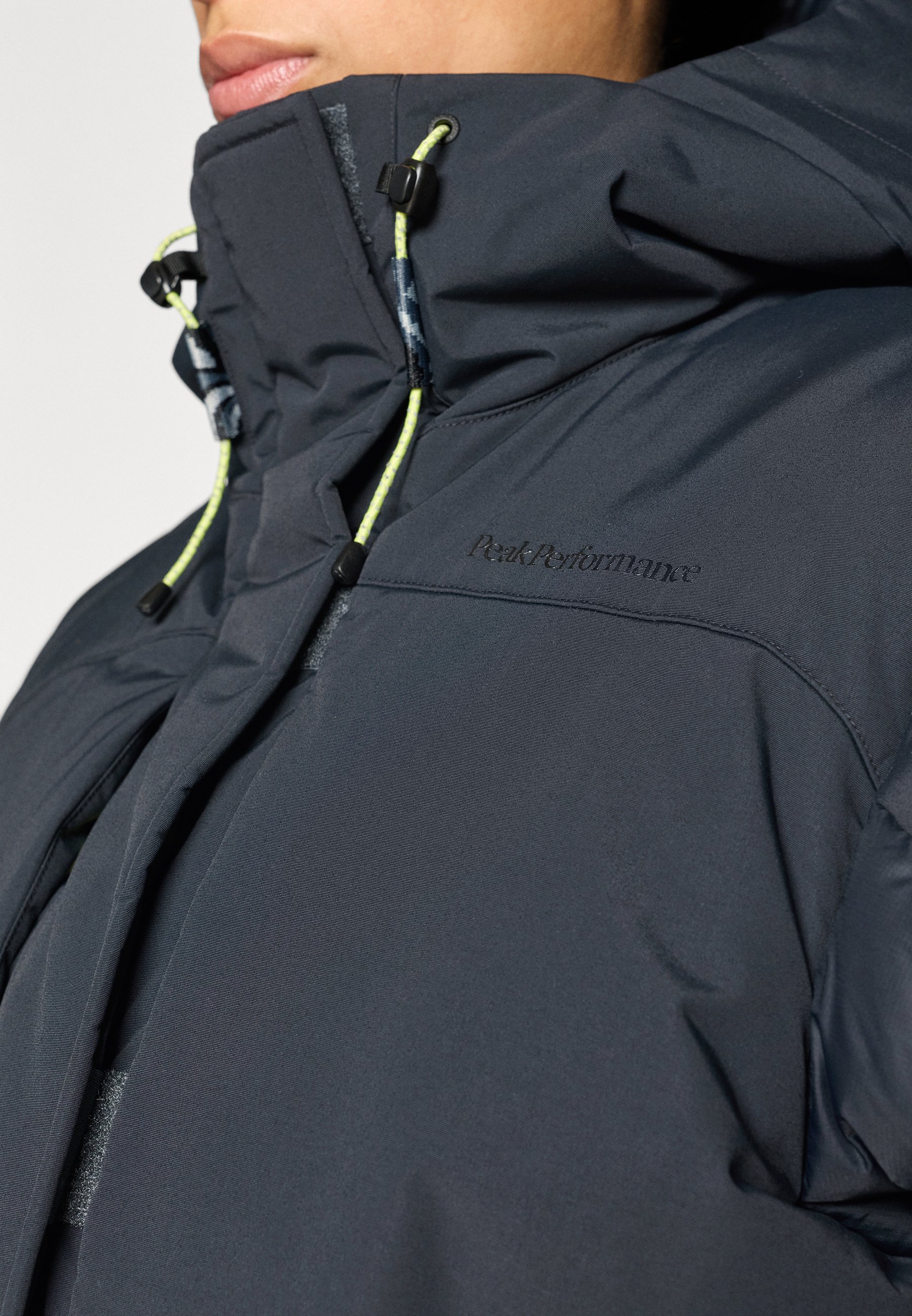Peak Performance INFUSION HELIUM PARKA - Down coat - black