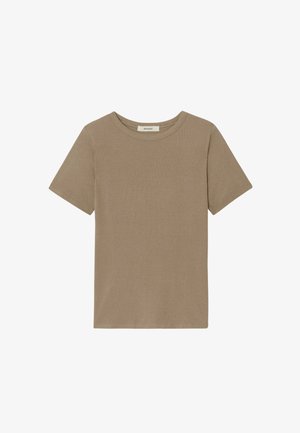 T-shirt marron à manches courtes avec un col rond et une texture douce et lisse. Aucun motif ni accent visible.