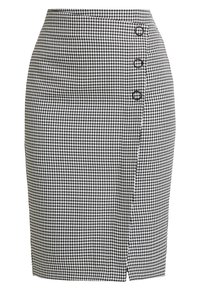 Svart och vit hundtandmönstrad pennkjol med hög midja och tre runda svarta knappar på framsidan, med en slits i fållen.