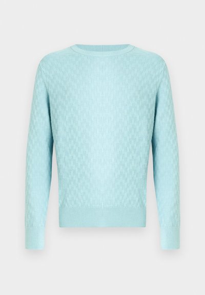 Pull bleu clair en maille avec un motif texturé, col rond et manches longues avec poignets et ourlet côtelés.