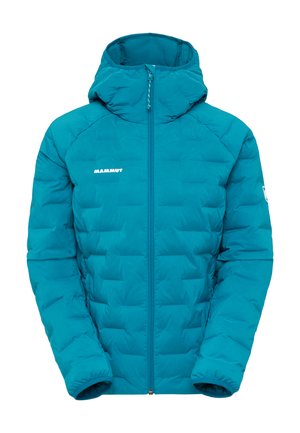 Teal pufferjack met een ritssluiting en een capuchon. Heeft een doorgestikt patroon en het "Mammut"-logo op de linkerborst.