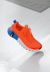 Nike Performance FREE METCON 6 - Trening copati - orange/white/blue/black