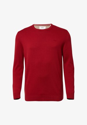 Roter Strickpullover mit Rundhalsausschnitt und langen Ärmeln, der eine subtile Struktur und ein kleines Logo auf der Brust aufweist. Aus reinem Baumwollmaterial.