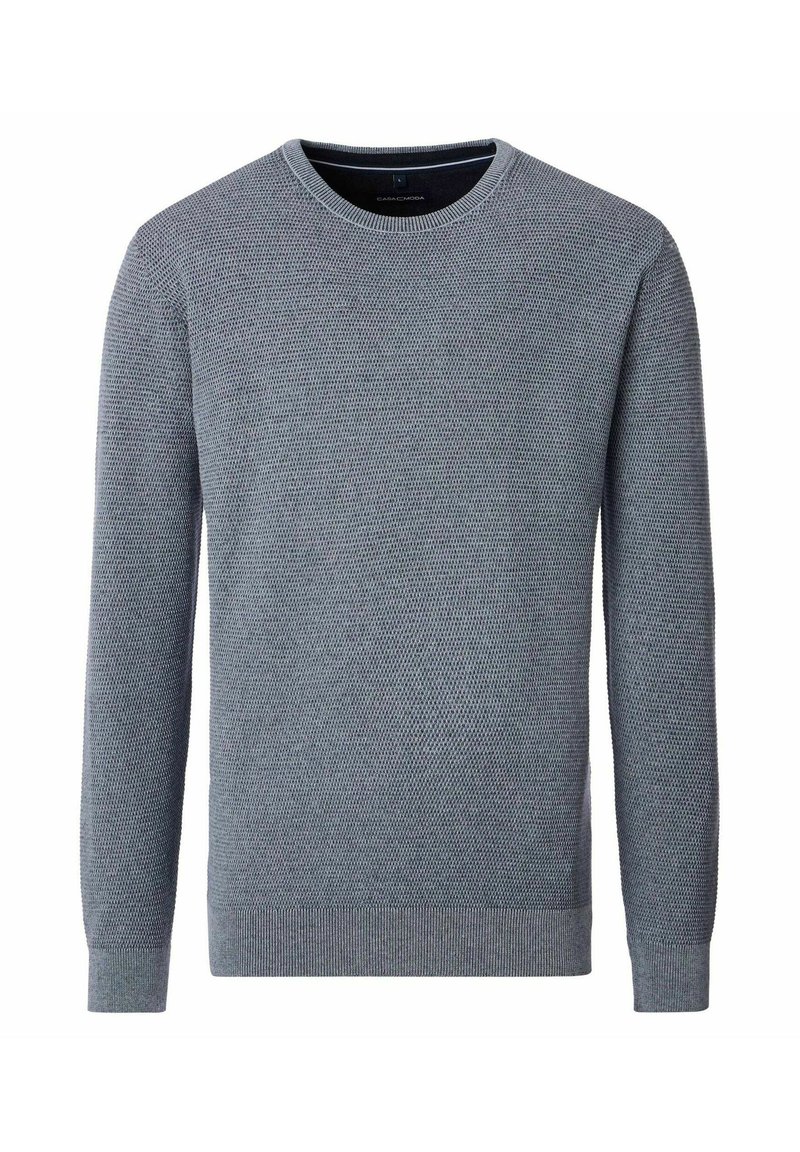 Männergrauer, gestrickter Rundhalsausschnitt-Pullover mit langen Ärmeln sowie gerippten Bündchen und Saum, auf einem weißen Hintergrund präsentiert.