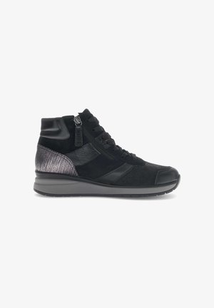 Baskets montantes noires en mélange de daim et de cuir, avec un accent argenté texturé, un bout rond et un design à lacets.