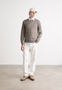 GANT Strikkegenser - dark hazelnut melange