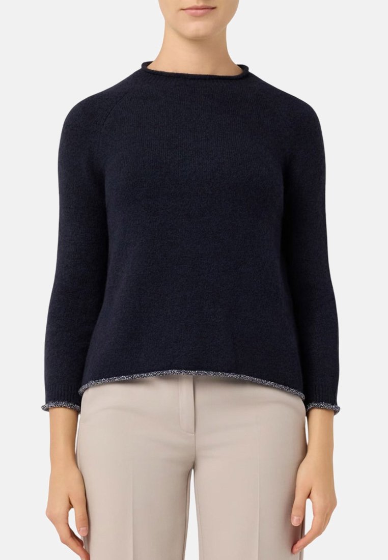 Maglione blu navy con scollatura rotonda, maniche lunghe a raglan e orlo testurizzato con un accento di filo argento a contrasto.