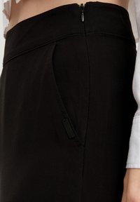 QS CULOTTE  - Broek - schwarz
